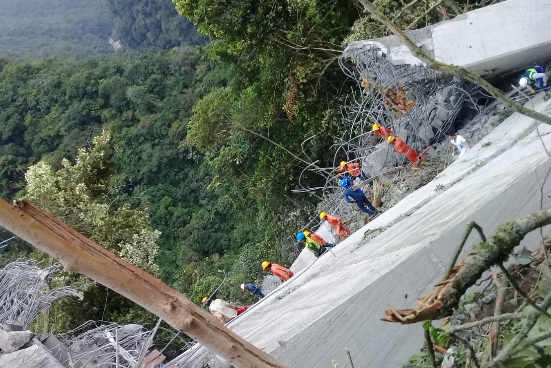 Gobierno Nacional envía equipos de búsqueda y rescate como apoyo a respuesta a emergencia por colapso de puente.